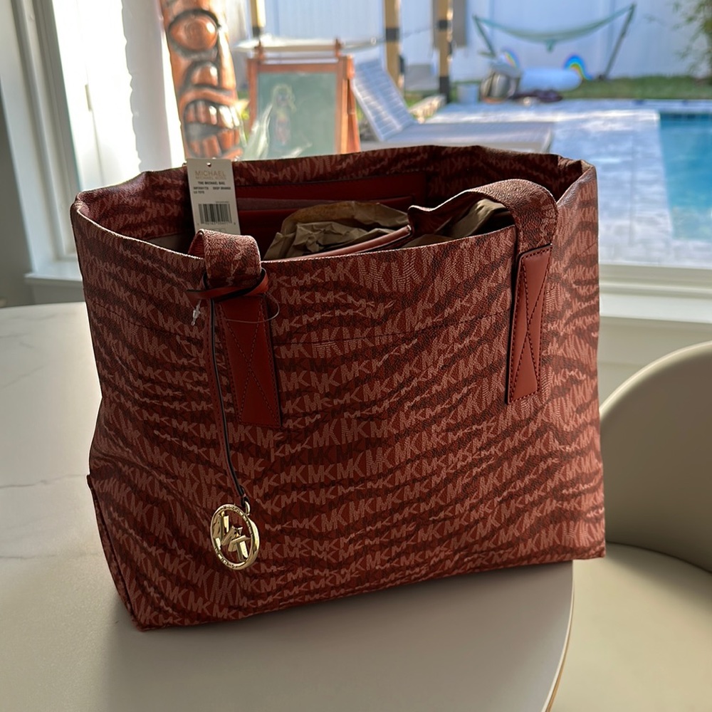 Micheal Kors Tote NWT